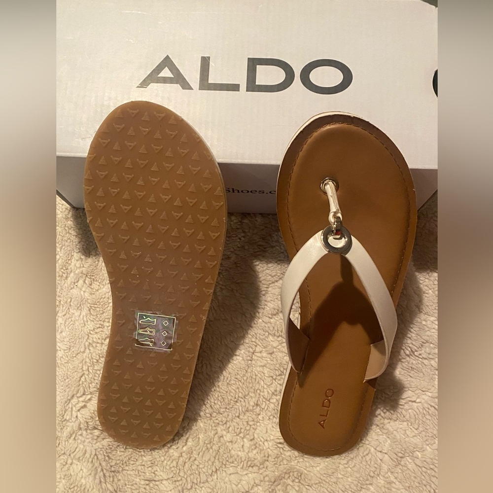 New never worn Aldo Sandals size 8